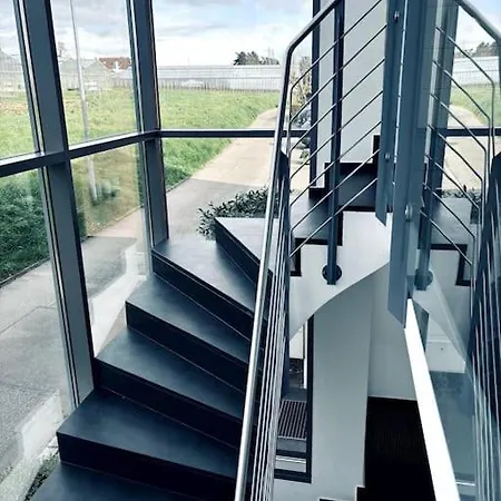 Lakefront View Entire With 2 Bedrooms, 2 Full Bathrooms & Balcony Waterview Apartmán