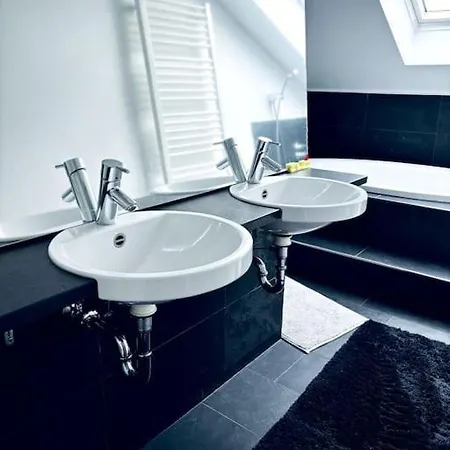 Apartamento Lakefront View Entire With 2 Bedrooms, 2 Full Bathrooms & Balcony Waterview