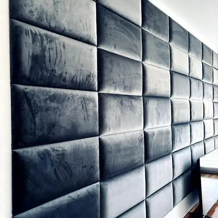 Lakefront View Entire With 2 Bedrooms, 2 Full Bathrooms & Balcony Waterview Reichenau